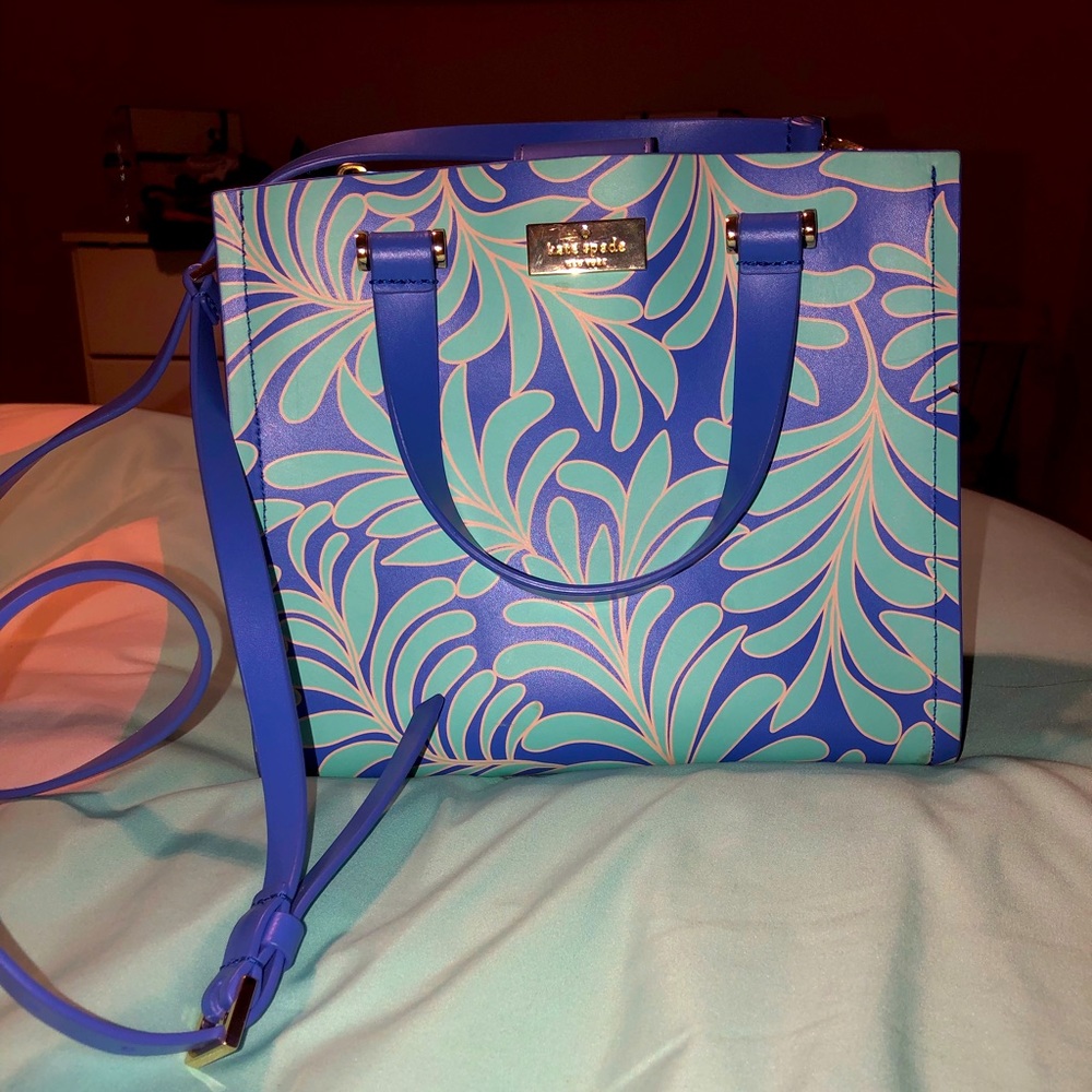 Perfect condition Kate spade blue bag it is in perfect condition